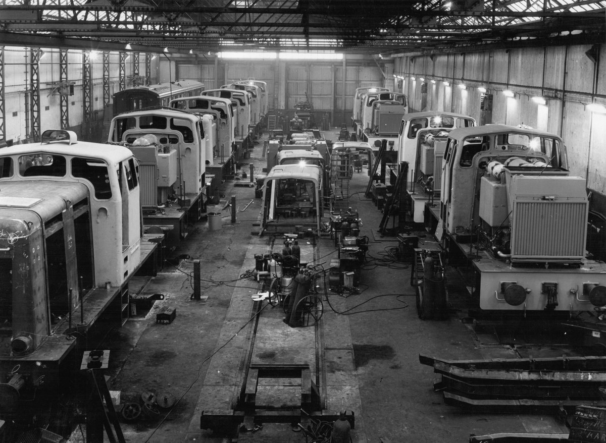 Uit 't plakboek van het Museum van Zuilen.
Diesellocomotieven voor de Staatsmijnen.
13 januari1958 werd de eerste test gedaan met de door Werkspoor voor de Staatsmijnen gebouwde  locomotieven. Betreft een serie van 13 stuks van dit type locomotief, gebouwd bij Werkspoor Utrecht.