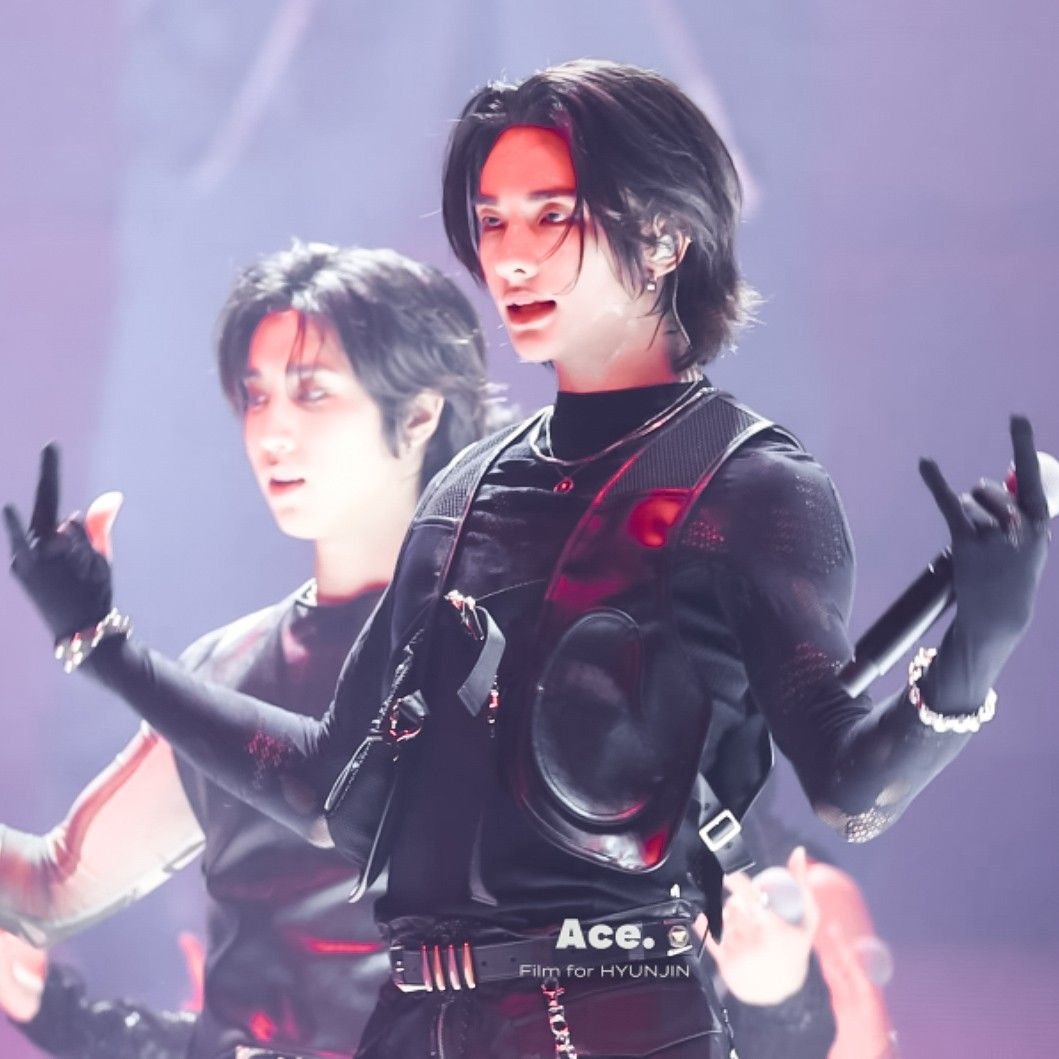 pieceofcake2003's tweet photo. if there is a God, then it's "Sherlock" Hyunjin... https://t.co/3W5vKOBhPL