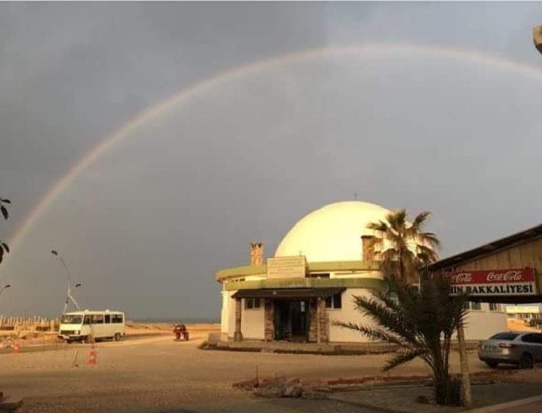 #RasElSeni mbarek 3leykin ya cema3 , kıl ﻉam v into bi ﺥayr ınssaallah.. ❤️

Umutla başlayan yıl ; beladan , felaketten , kayıplardan uzak ... Güzelliklerle son bulsun ...
Yaralı şehrim gibi rengarenk, kardeşçe...
Mutlu yıllar dostlarım. ❤️
#Antakya #Hatay