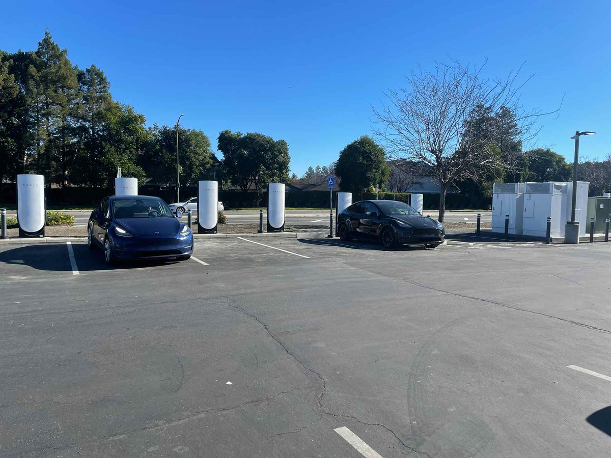 TeslaCharging's tweet photo. New Tesla Supercharger: San Jose, CA - West Capitol Expressway (12 stalls) 
https://t.co/f6bEjqeXO3 https://t.co/f6mzq3IGle