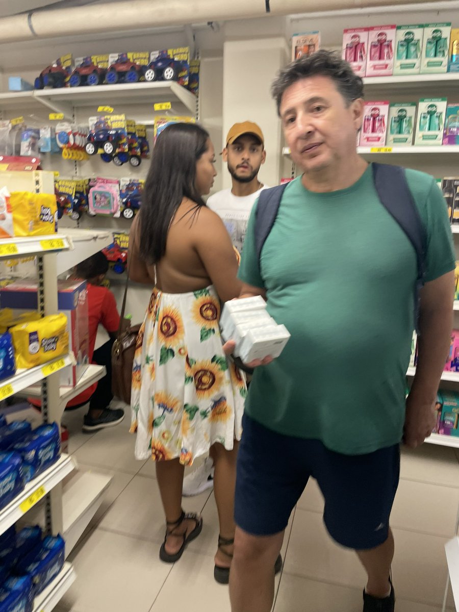 VOLVIÓ EL “DEME 2”!  Sino pregúntele al diputado y ex ministro de “desarrollo social” del peor gobierno de la historia <a href="/LicDanielArroyo/">Daniel Arroyo</a>  aprovechando el dólar barato en Buzios.   Acá tenés a la casta, cumpa!  <a href="/JMilei/">Javier Milei</a> #VLLC
