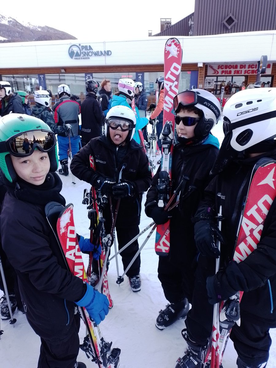SPetersAcademy's tweet photo. After a hard but rewarding day on the slopes, our students have been making the most of their time in Pila! 🎿  

This evening, they enjoyed a delicious meal to refuel after all that skiing, followed by some friendly competition at the bowling alley. https://t.co/Rk8DBKctIt