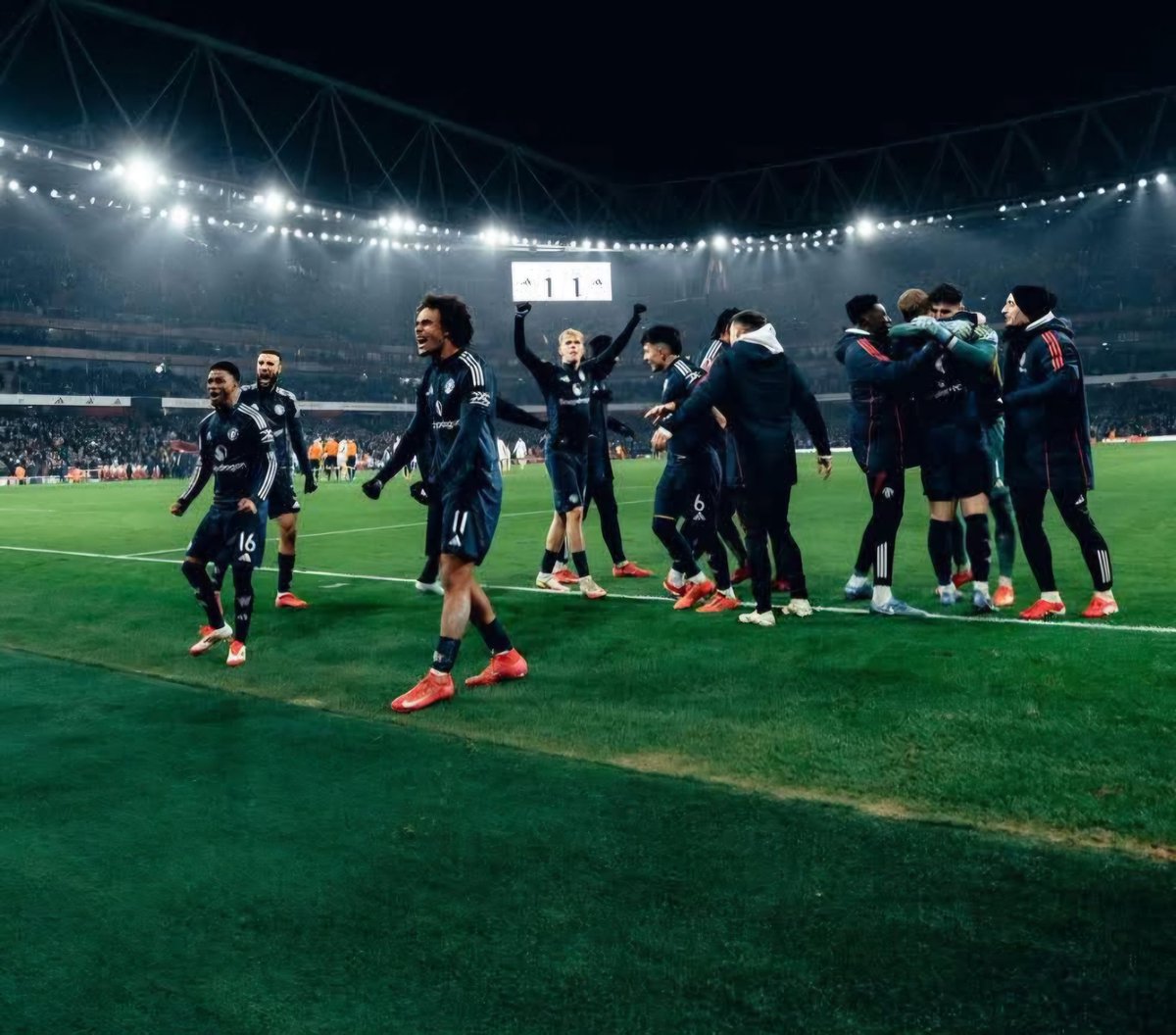 MUSCBALLYFERMOT's tweet photo. Excellent team performance 10 v 12.
Great results at the Eithad, Anfield & Emirates under Ruben.
Special hats off to Bayindir, Maguire & Zirkzee they have took their fair share of criticism in fairness π΄β«οΈπΎπͺ #MUSCB #OneUnitedFamily https://t.co/zZByzZhXax
