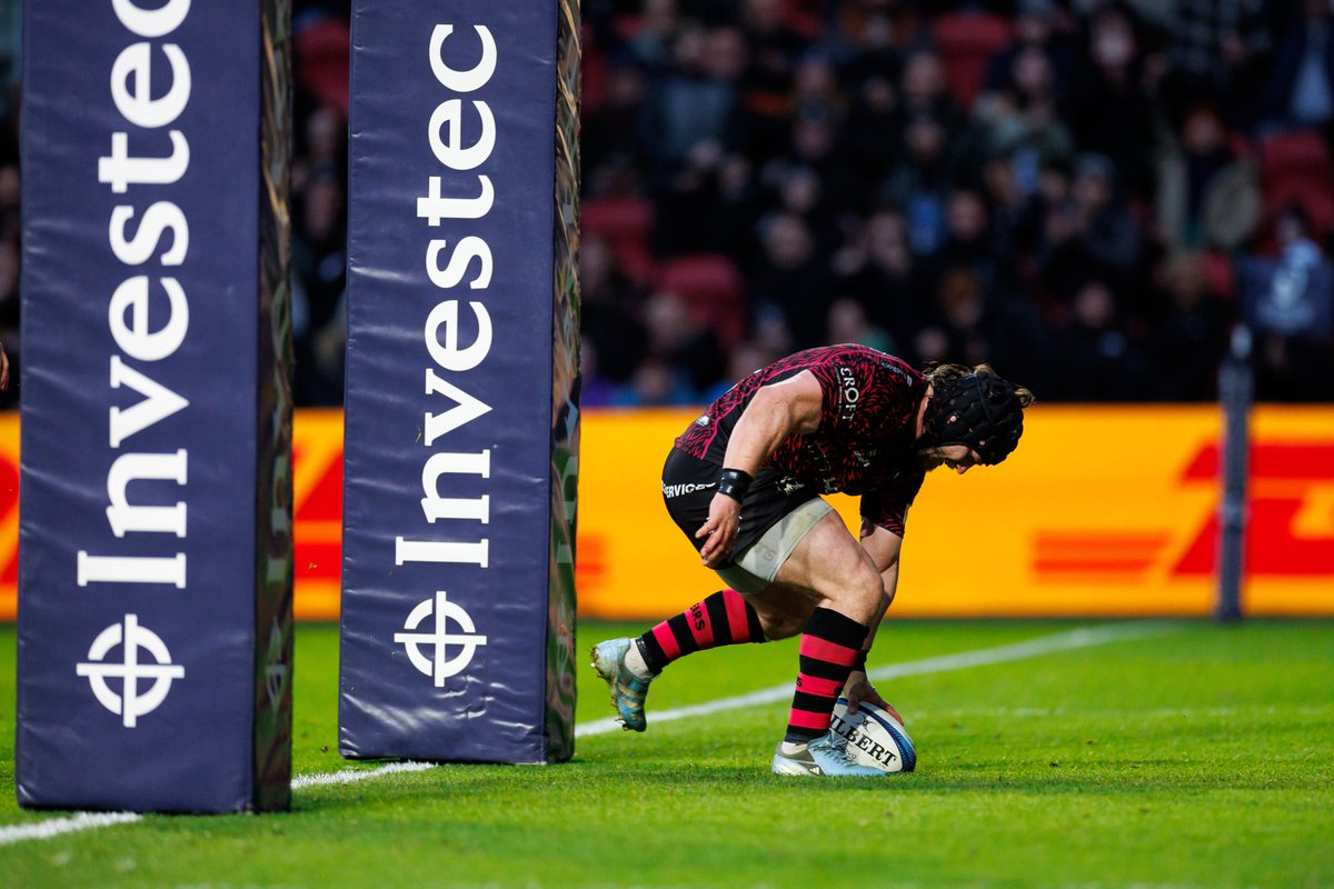 BristolBears's tweet photo. An undisputed #BristolBears legend! 🤩

@harry_thacker 🤜🤛 https://t.co/xS27V5DprJ