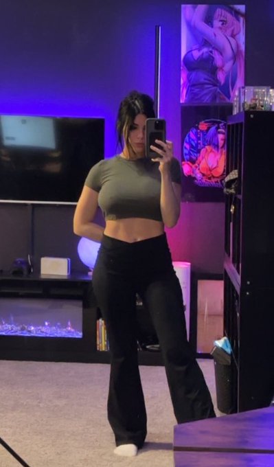 Watch Sav's leaked NSFW photo on TwXstars