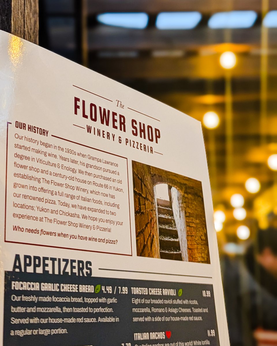 SprayCanCreativ's tweet image. Next time you stop by for some pizza at The Flower Shop in Chickasha, make sure to catch up on your reading 🥸
#graphicdesign #menudesign