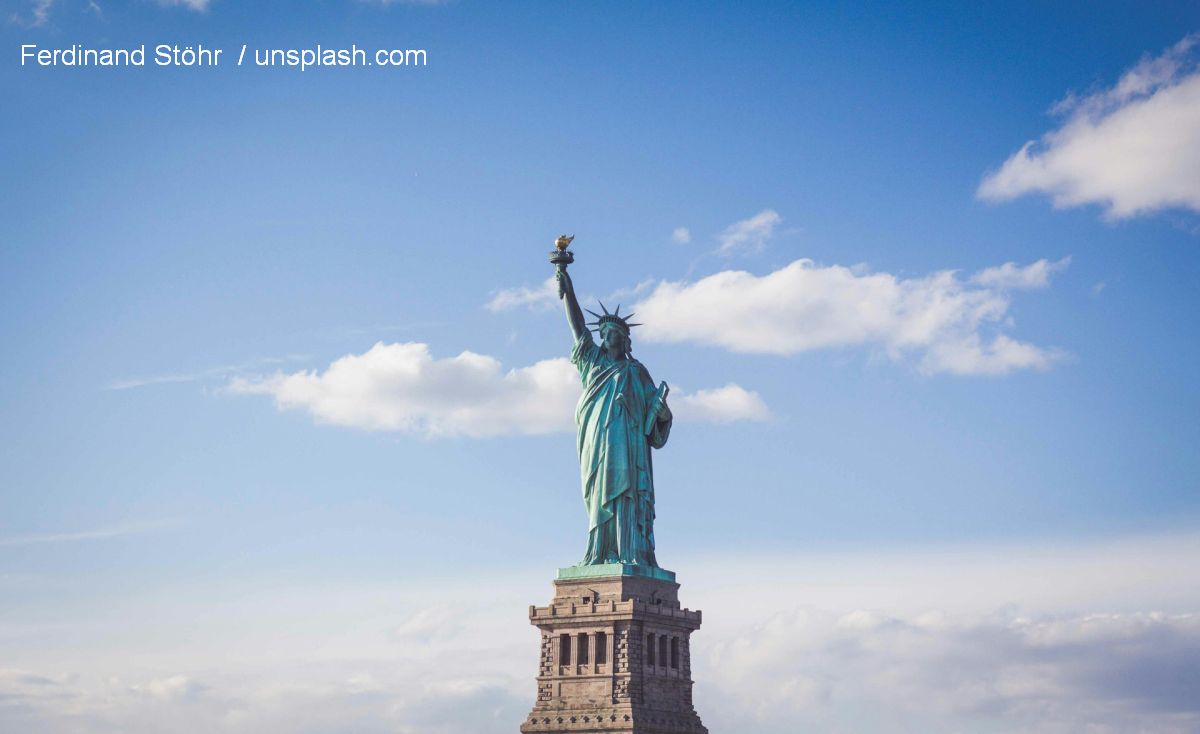 RRInternational's tweet image. Romanian citizens will be able to travel to the United States, after March 31, through a #simplified #procedure, after the American authorities granted Romania the status of a country participating in the #Visa #Waiver #Program. (1/4)