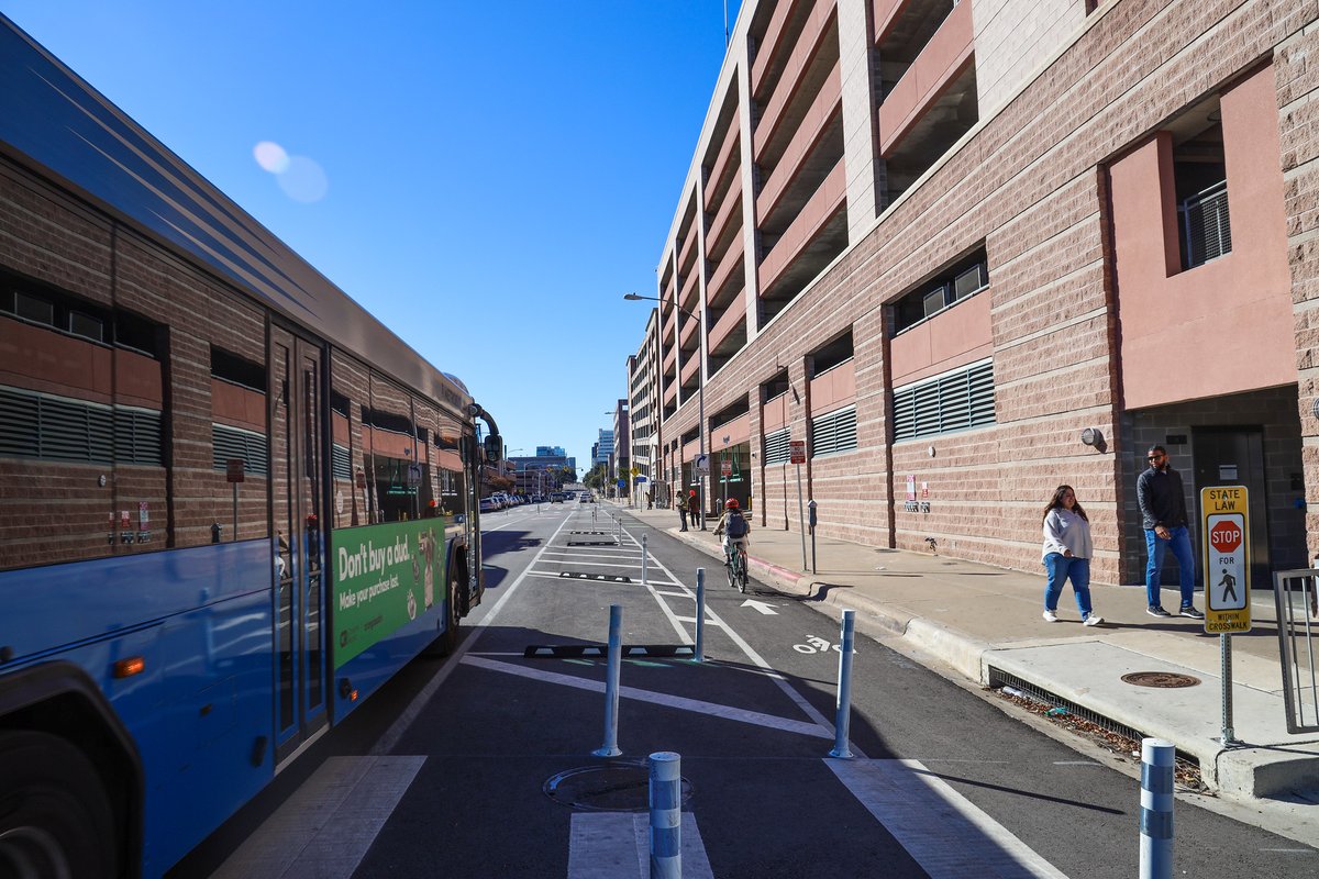 austinmobility's tweet photo. A project on Trinity St. and San Jacinto Blvd., designed to enhance transit operations and improve safety, is now complete. ✅

🚌 New transit priority lanes for @CapMetroATX buses
🚴‍♂️ Protected bicycle lanes
🚶 Enhanced pedestrian crossings

More info 👉 https://t.co/2XmhYlFcO4 https://t.co/kxkhC3irnc