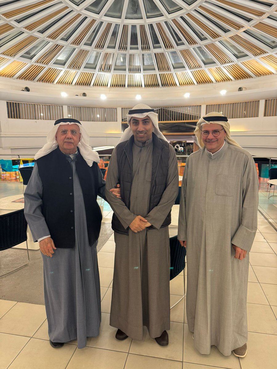 qdmos's tweet image. من ندوة اليوم التي ناقشنا بها رواية #سنة_القطط_السمان
مع الروائي القدير إبراهيم فرغلي
وحضور الأكاديميين والأصدقاء والقراء..

د.فيصل الوزان
أ.خالد العبدالمغني
أ.فهد العودة
أ.صبيح السلطان
وغيرهم ممن شرفوني بحضورهم ومداخلاتهم القيمة..