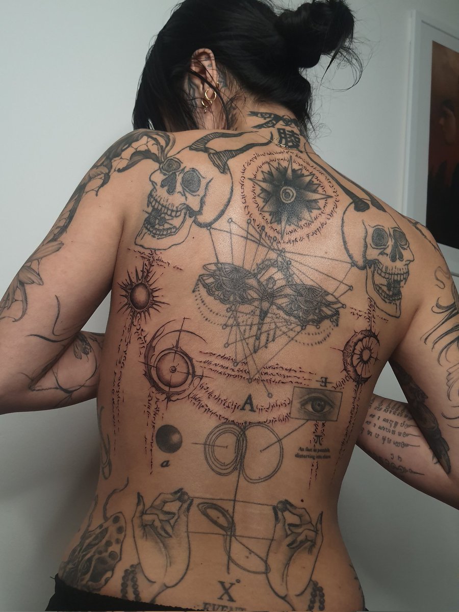 11 ans de composition. 12 artistes. 28 dents serrées. Mon dos est fini ! 🥳