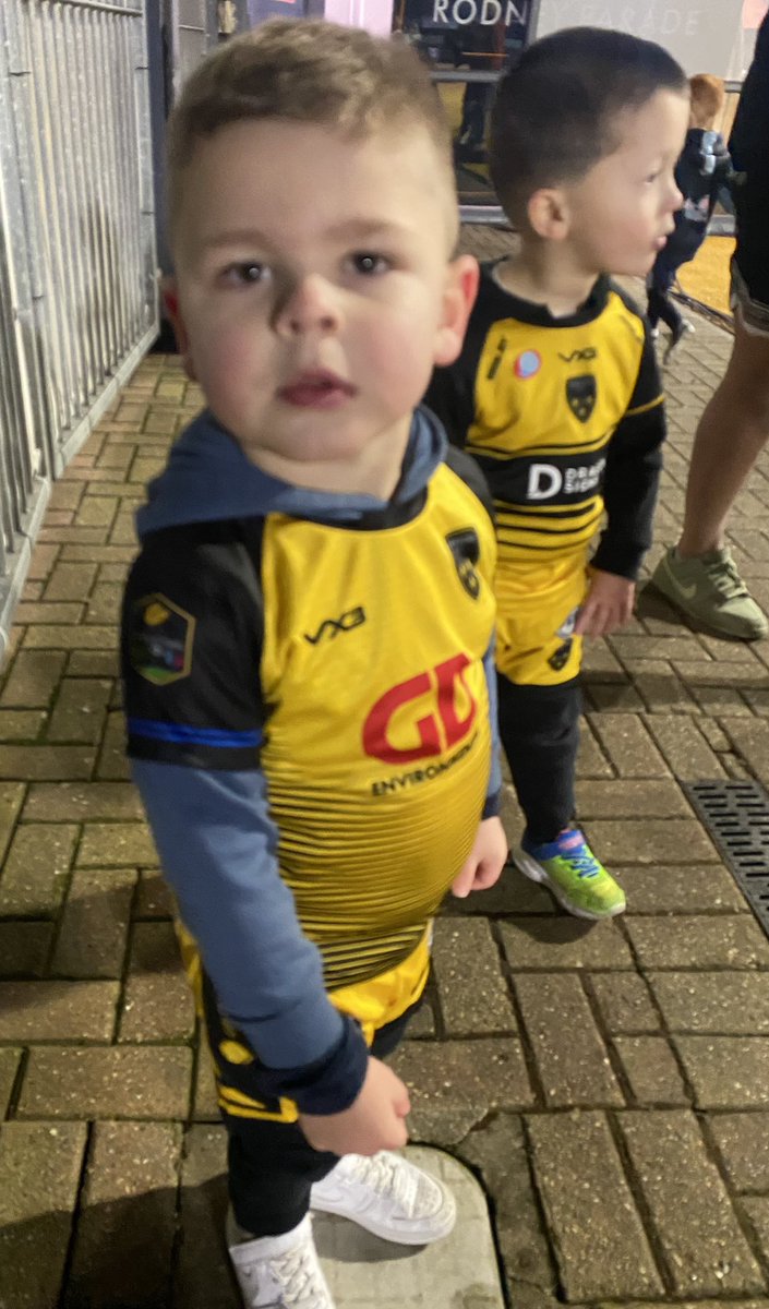 DRA_Community's tweet photo. πππ’π π π¨π‘ππ§π¬ | Great to see our Little Dragons in their brand new kit sponsored by @GDEnvironmental
#dragonsfamily #lookingsmart #wearegwentrugby #activefamilies #littledragons https://t.co/yN0WWVbjHe