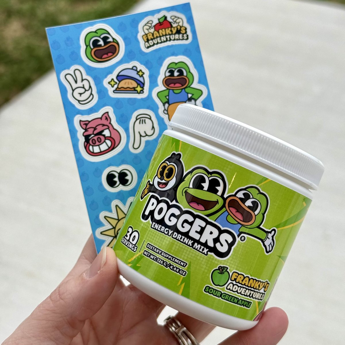 SOUR GREEN APPLE is HERE!⚡️🍏

Our first product with the fresh new look! No sugar, no artificial colors - just pure sour energy! 

Level up &amp; taste the new era of Poggers! 

➡️ shop.poggers.shop/products/sour-…