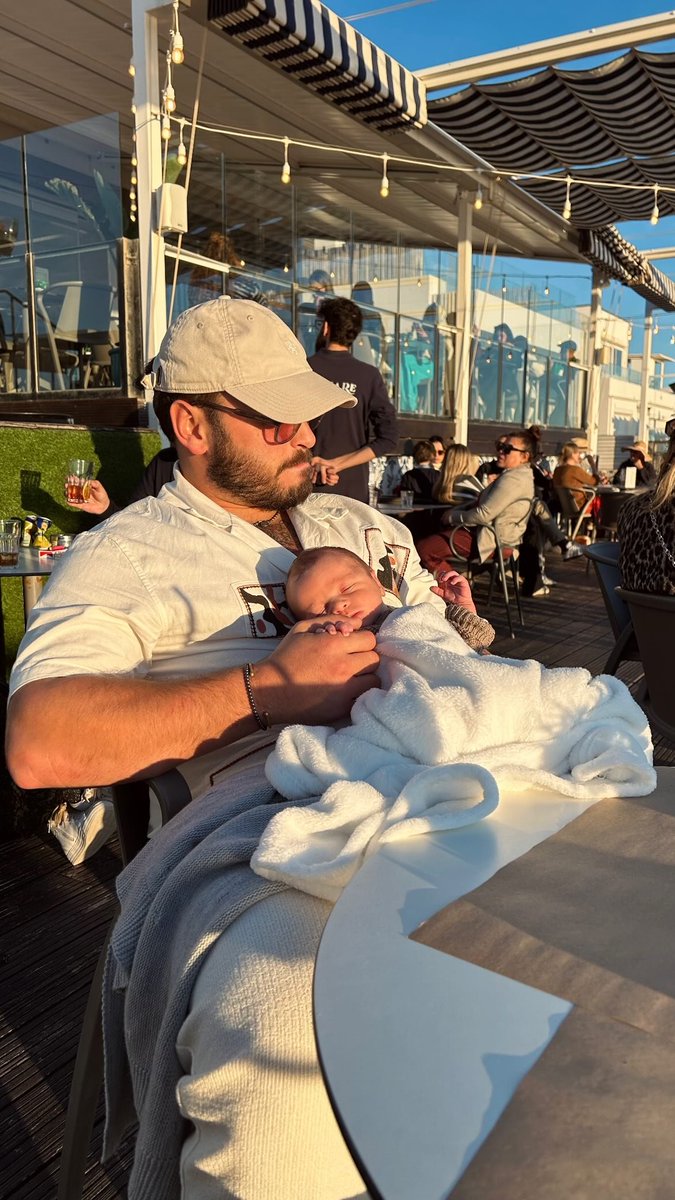 #TeamMiguelVicente
#MiguelVicenteVencedor 
#MiguelVicentePapá
#Duarte #PapásDoDuarte
#FelicidadePlena #AmorPuro
<a href="/Miguelvicentebb/">Miguel Vicente</a>
Não dá para resistir a tamanha fofurinha. 🙈
Lindooo! 😍🥰🤩❤️