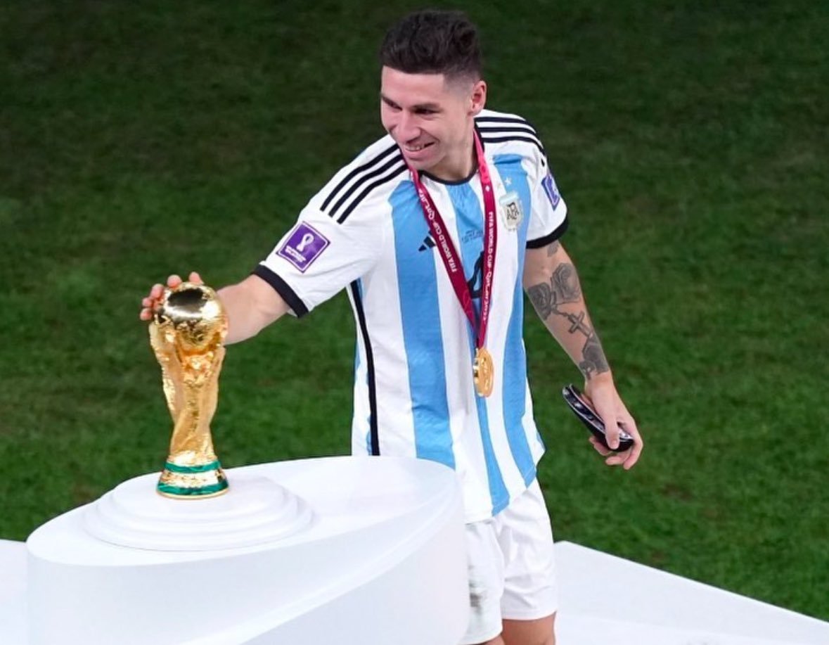 Nuestro lateral derecho metió el gol que le dio la Copa del Mundo a Messi. 

River no es grande, es GIGANTE!