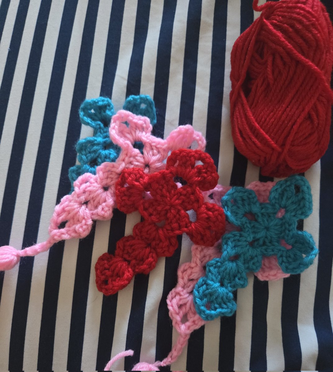 crochetsbyfaith's tweet photo. Hey all ๐
I'll be posting a beginners guide to crochet later today or tommorow but for now here's some of the things I've made for my friends, family and me as a beginner!
If I can do it, anyone can!
#crochet #beginner #crochethat #babycrochet #crochetbookmark https://t.co/cgAoms8Jcw