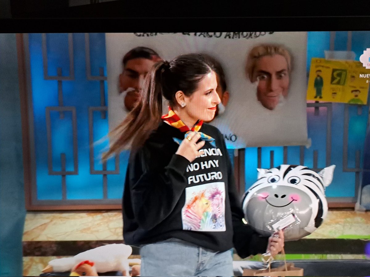 alborotadorpop's tweet photo. Con dos cojones. Gracias por hacer la televisión que hacéis.
#LaRevuelta https://t.co/VVoA0I8qe3
