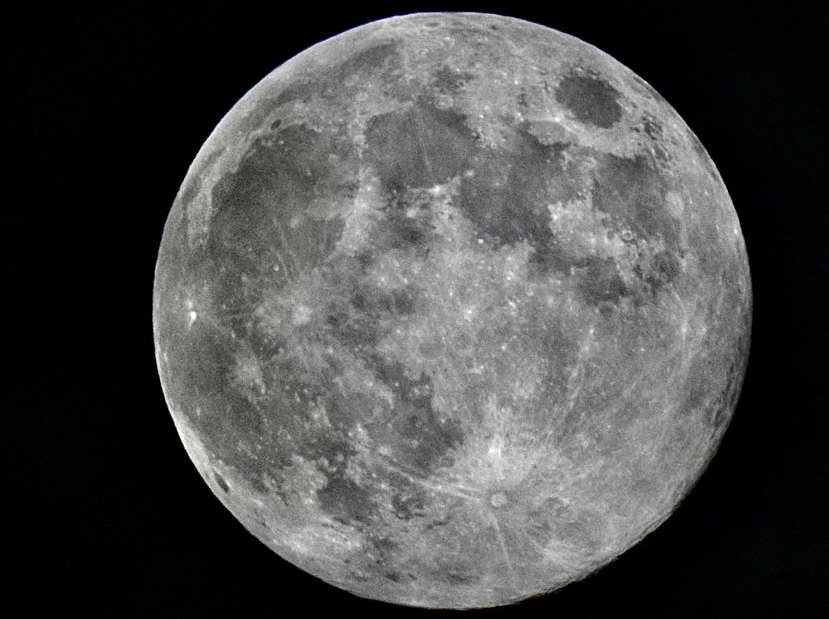 Tonight’s Full Wolf Moon from Ryhill <a href="/bbcweather/">BBC Weather</a> <a href="/BBCLookNorth/">BBC Yorkshire</a> <a href="/Hudsonweather/">Paul Hudson</a> <a href="/KeeleyDonovan/">Keeley Donovan</a> <a href="/EmmanuelleLhoni/">Emmanuelle Lhoni</a> <a href="/WkfdOfficial/">Wakefield Official News</a> <a href="/WakeExpress/">Wakefield Express</a> <a href="/PandCExpress/">Pont & Cas Express</a> <a href="/HSEExpress/">Hemsworth Express</a>