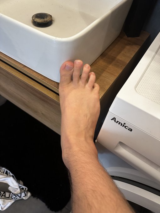 Watch Christian Levine's leaked NSFW photo on TwXstars