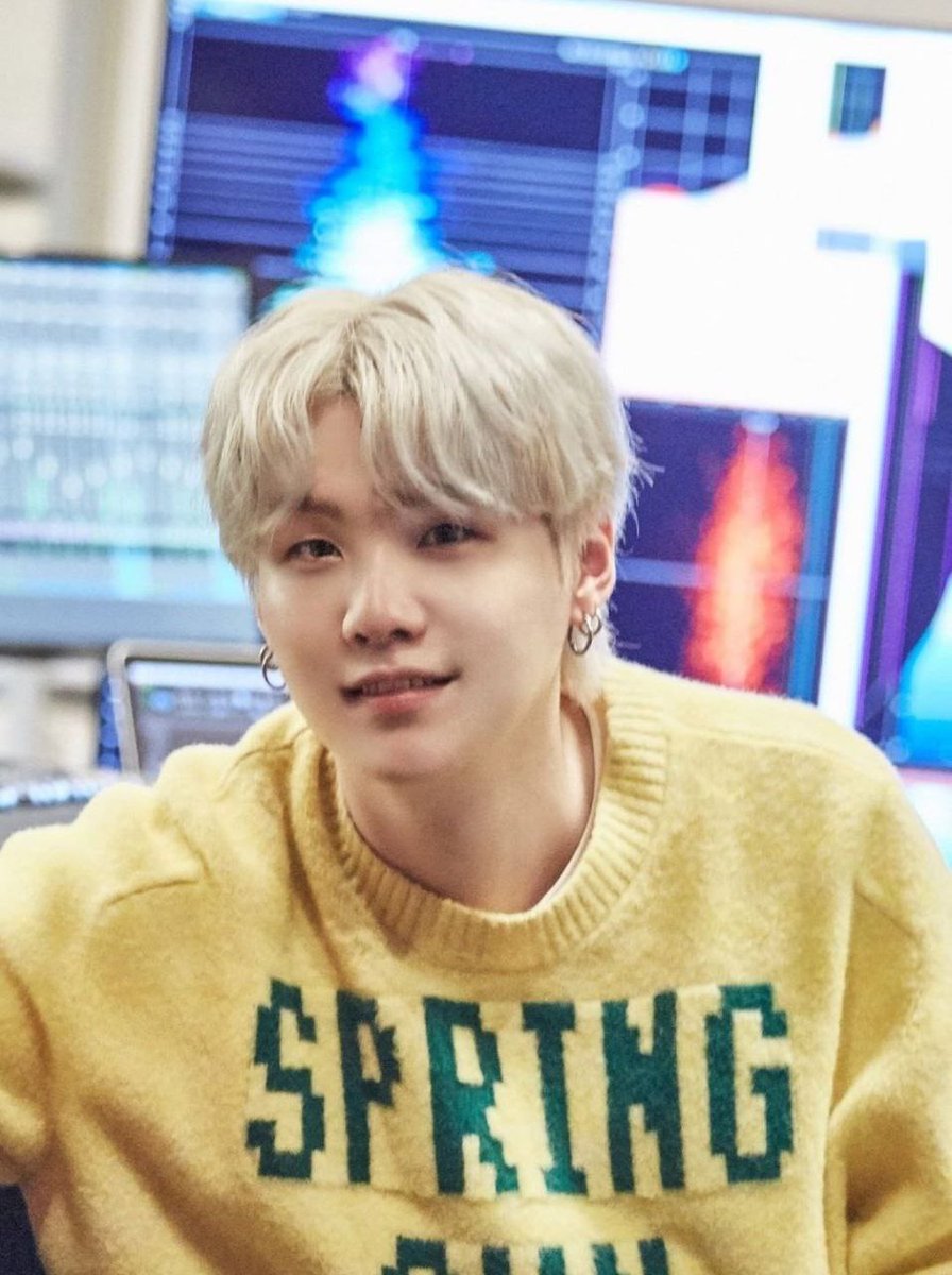 پسره‌ی خوشگل جذاببب🥹😭✨
بوجی موجییی🥹🤏🏻🤏🏻

agust d king
agust d album
agust d rapper
agust d million seller
agust d best rapper
agust d haegeum
agust d daechwita
agust d paved the way
agust d dear my friend