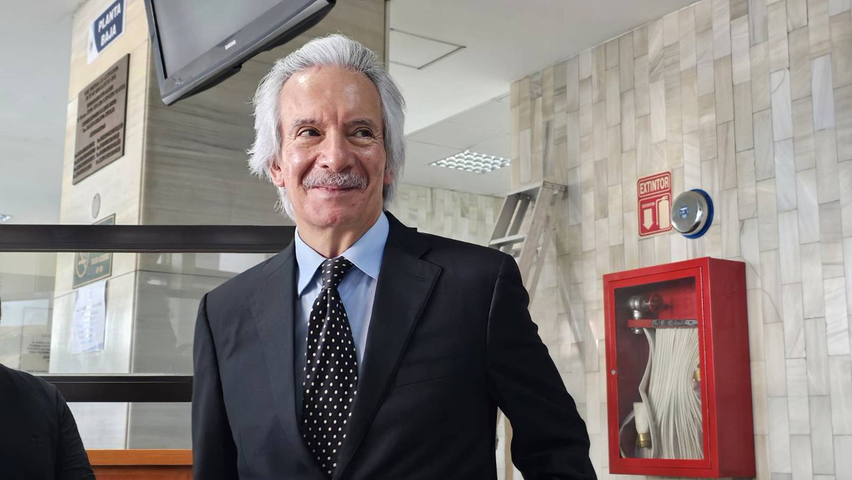 PrensaComunitar's tweet photo. #URGENTE🚨 CSJ otorga el amparo provisional al periodista José Rubén Zamora. Con esto se suspende la orden de la Sala Segunda de Apelaciones enviarlo a prisión preventiva.
📸 Regina Pérez https://t.co/vAvVOdMgny