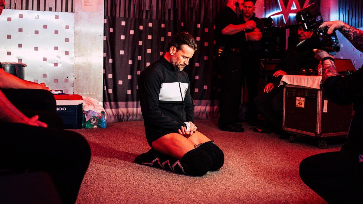 Teffo_01's tweet photo. CM PUNK PICS BTS FROM RAW ON NETFLIX DEBUT FEATURING THE ROCK! https://t.co/Ne10LyZSXf
