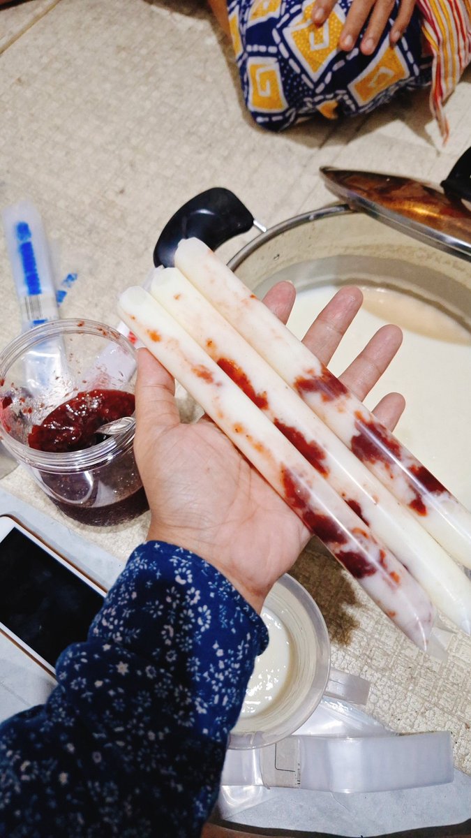 vynenitsuga's tweet photo. Kena layoff di awal tahun 2025. Nyobain bikin es mambo yg lagi viral. Semoga rejeki.
Pengen bikin from this to this... bismillah
Ttp bisa fokus nemenin anak jg sambil cari cuan. Bismillaaah bismillahhh https://t.co/pUFbIibyM4