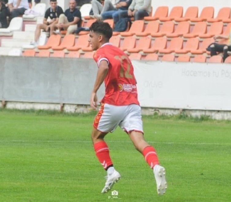 AvantiRSDA1924's tweet photo. 🏆🏆MVP Avanti Jornada 17🏆🏆

                  MARCO LÓPEZ 

Es una de las cosas buenas de esta temporada y es la irrupción como lateral izquierdo de Marco López que es el mejor de la jornada por segunda vez en esta temporada. Enhorabuena!!! #TodoAlRojo 

Foto @rsda_oficial https://t.co/vOxWjadQda