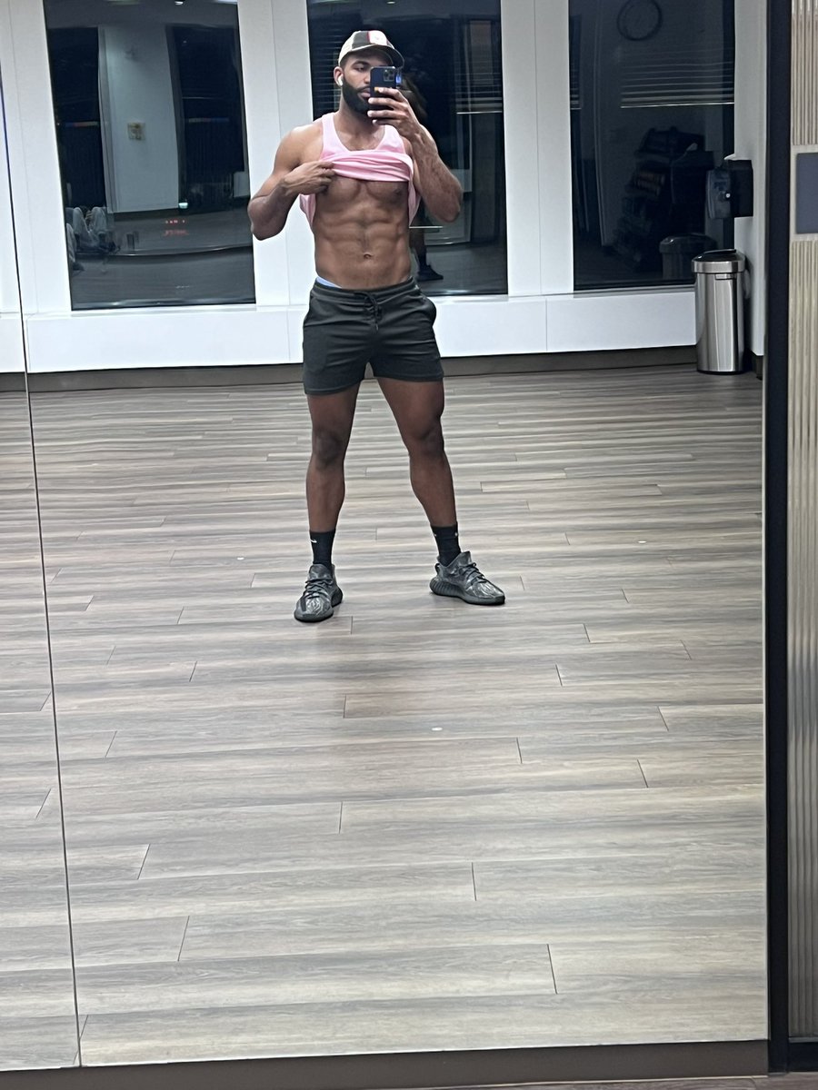 werquin09's tweet photo. My abs really showing today https://t.co/BVFRJUHD33
