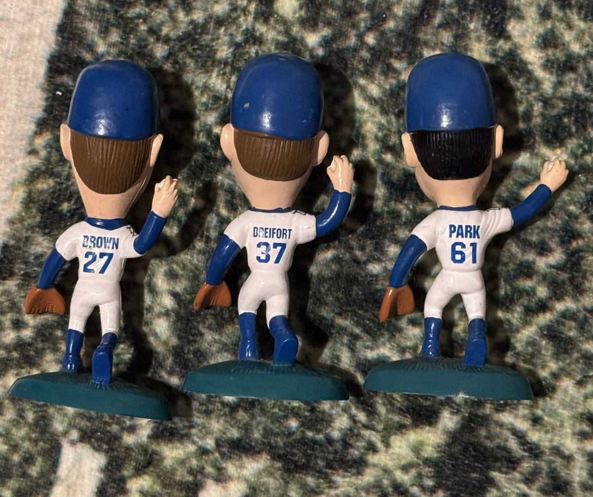 HeadlinerHenry's tweet photo. Does anybody have any info on these Los Angeles Dodgers headliners? 

Are they prototypes? They have the same attributes of regular headliners but don’t have the name carved into the base. The bottom doesn’t have any info other than “Made In China” https://t.co/Ro7byY5hmx