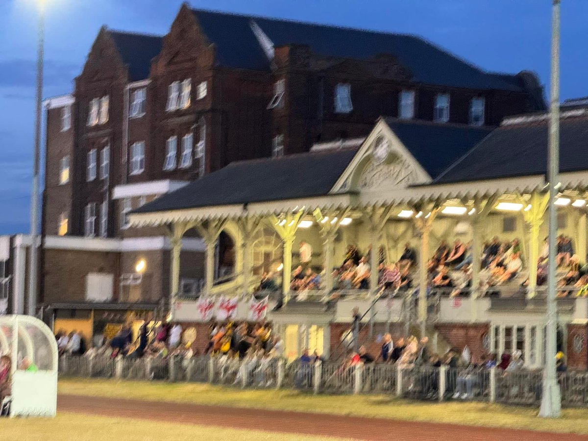 🧡🖤UNDER 18’S FIXTURE🧡🖤

THE BLOATERS V NORWICH UNITED 
TOMORROW TUESDAY 14thJAN
7.45 @ THE WELLESLEY 
ADULTS £4 CONCESSIONS £2