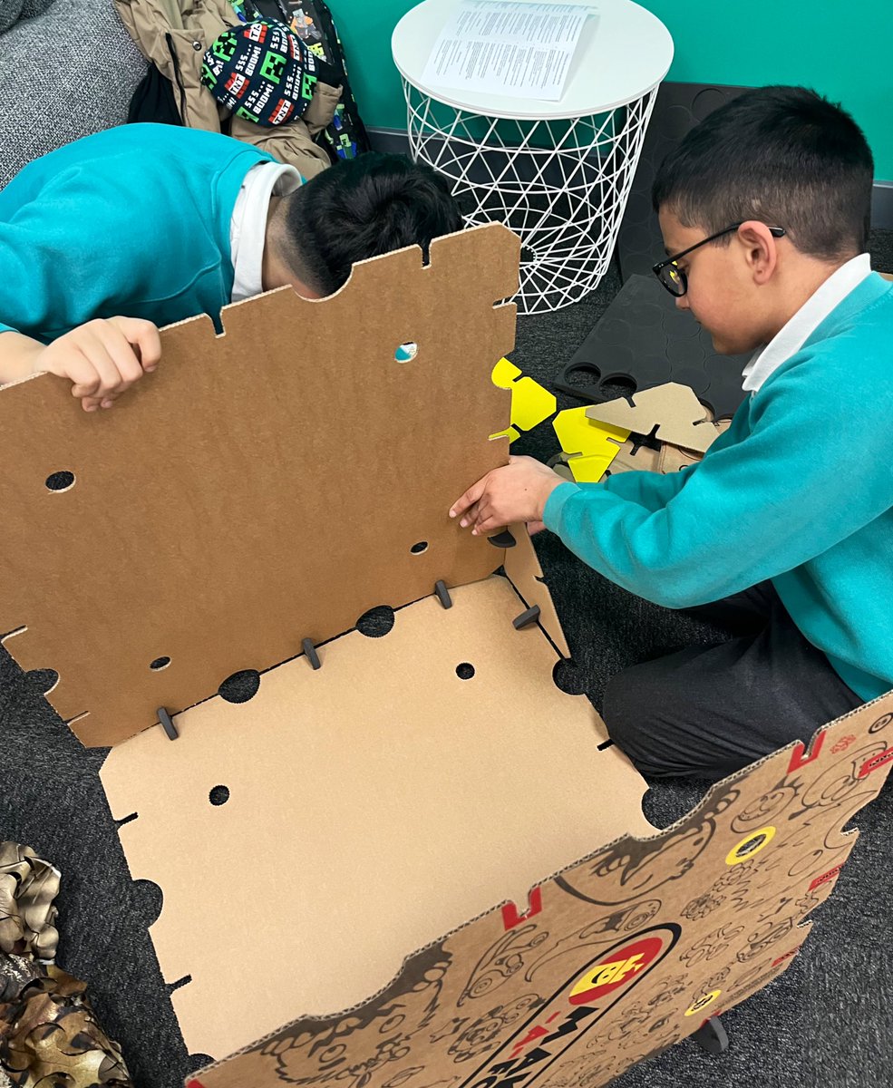 IqraPrimaryA's tweet photo. Den Making after school club in Ms.Ivesβ office. Where will we build next π§? #primarySTEM #curriculumenrichment #teamwork #problemsolving https://t.co/xqwS5cd3LZ