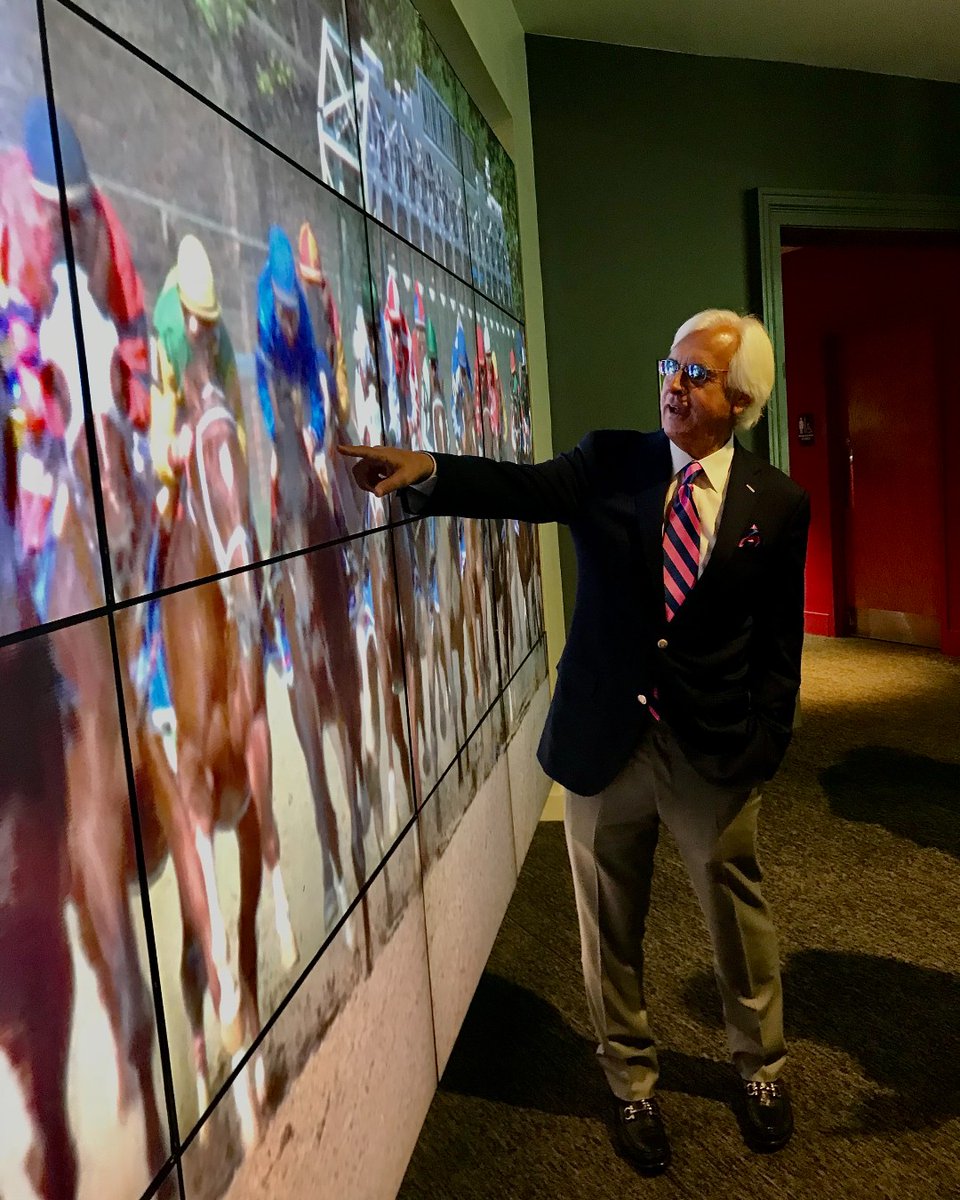 derbymuseum's tweet photo. 🏇 🏆 Hall of Fame trainer Bob Baffert's birthday happens to fall on a #MuseumMonday this year! This photo is from one of the many times he's visited the museum over the years. Happy Birthday, @BobBaffert!  🏇 🏆 

#DerbyMuseum #DerbyEveryday #BobBaffert https://t.co/0ToEJORXnh