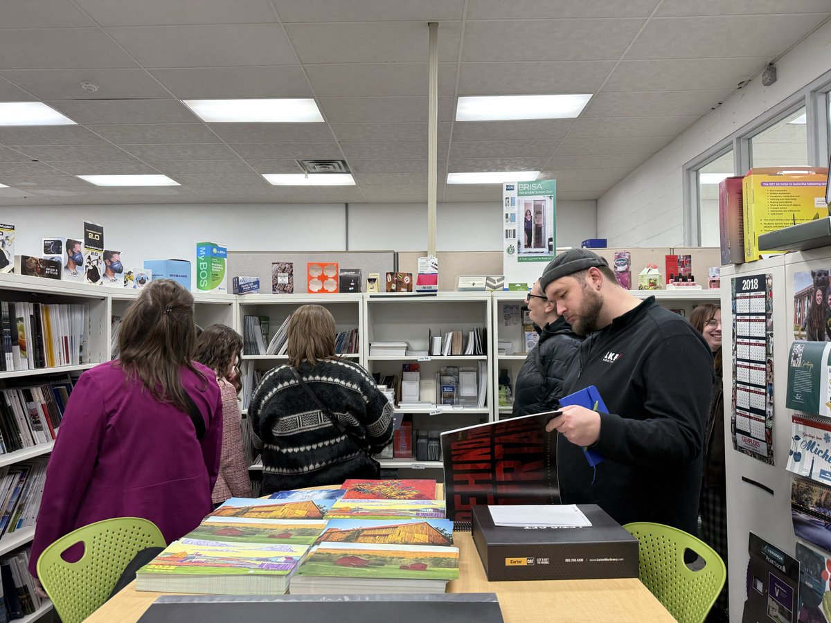 LKFMarketing's tweet image. The #LKFteam took a behind-the-scenes tour at Holland Litho Printing Service! We learned so much about how their expertise helps bring our creative ideas to life for our clients. Big thanks to Mike Driesenga and the team for hosting! #fieldtrip #printwork