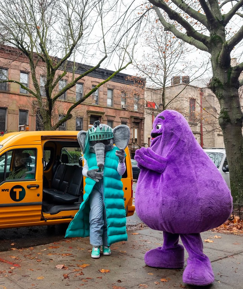 ariivory's tweet image. Ellie has a deal with McDonald’s. Ellie gotta be the wealthiest mascot in sports. GOTTA BE. Cuz who’s hotter? Huh? WHO?! 

Our sistren is everywhere.