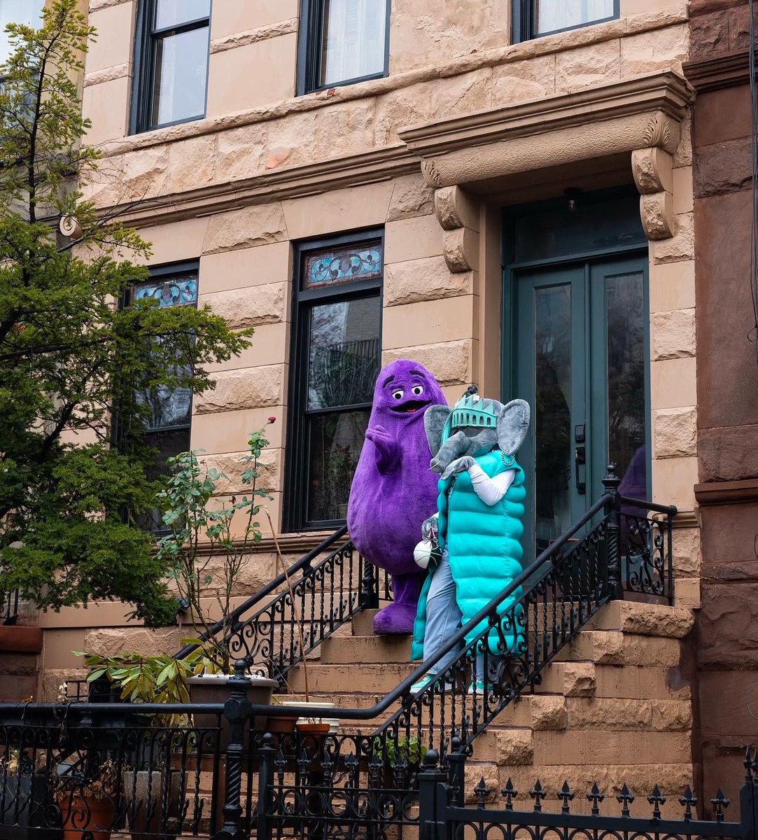 ariivory's tweet image. Ellie has a deal with McDonald’s. Ellie gotta be the wealthiest mascot in sports. GOTTA BE. Cuz who’s hotter? Huh? WHO?! 

Our sistren is everywhere.