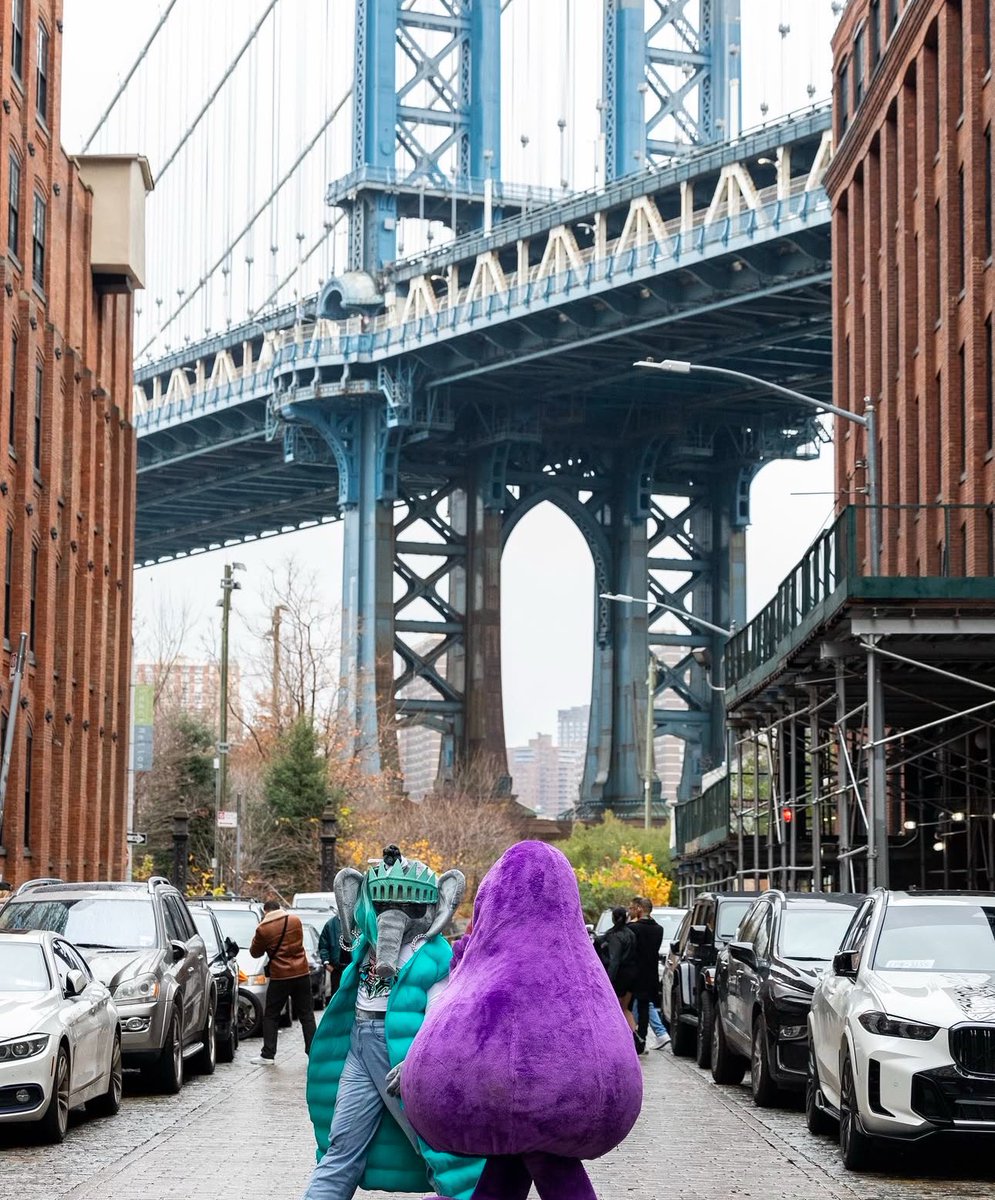 ariivory's tweet image. Ellie has a deal with McDonald’s. Ellie gotta be the wealthiest mascot in sports. GOTTA BE. Cuz who’s hotter? Huh? WHO?! 

Our sistren is everywhere.