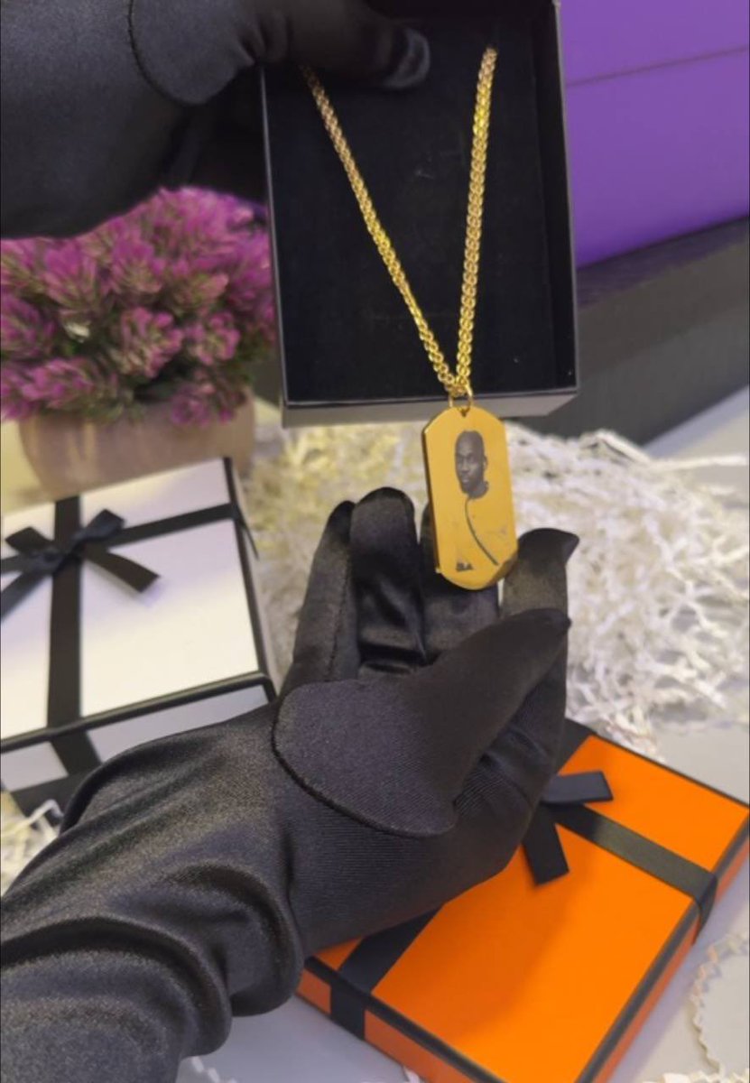 lotaajc's tweet photo. ENGRAVED NON-TARNISH IMAGE NECKLACE RESTOCKED ✅

Available in round, love and dog tag shape
23,500
07061081917
@_DammyB_ 

Comes packaged in a LUXE GIFT BOX. A perfect memorable keepsake 🥰 https://t.co/w5zPnfSmrJ