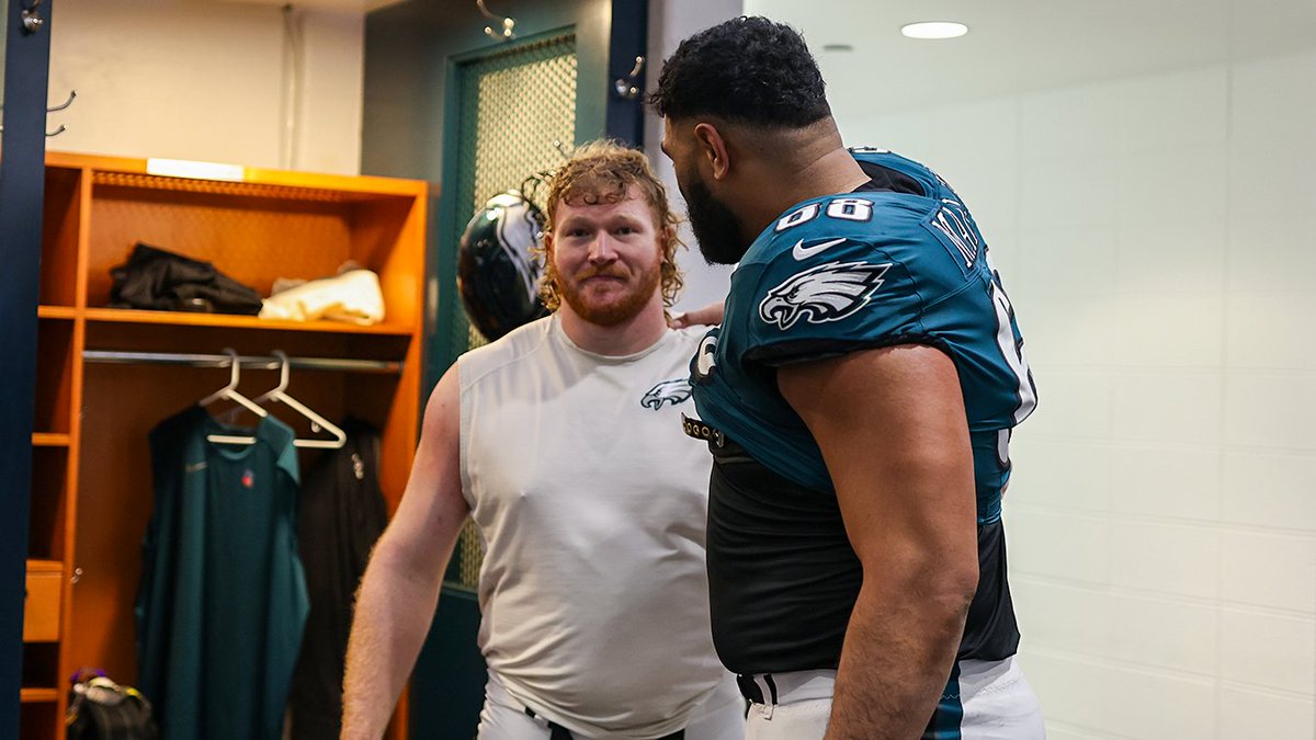 Eagles's tweet photo. A bunch of dawgs still doing special s*** 😤 https://t.co/UPaolnfLJ9