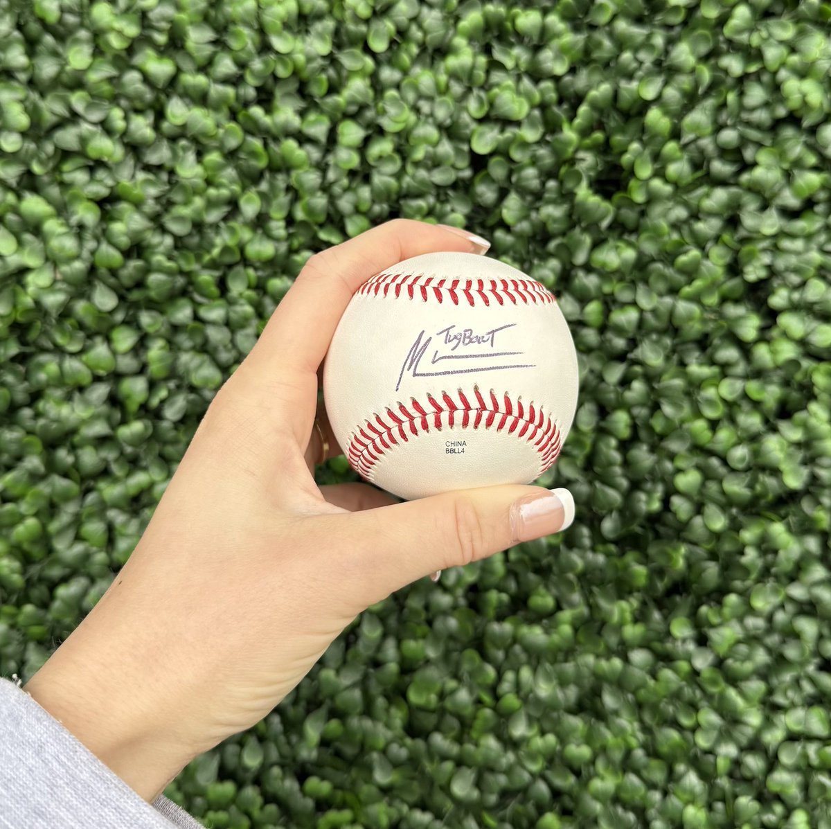HEYYYYY - our first giveaway in 2025 is LIVE

for a chance to win a matt “tugboat” wilkinson signed baseball, YOU MUST ⤵️

✨ repost this
✨ follow us

winner will be dm’d friday, 1/17