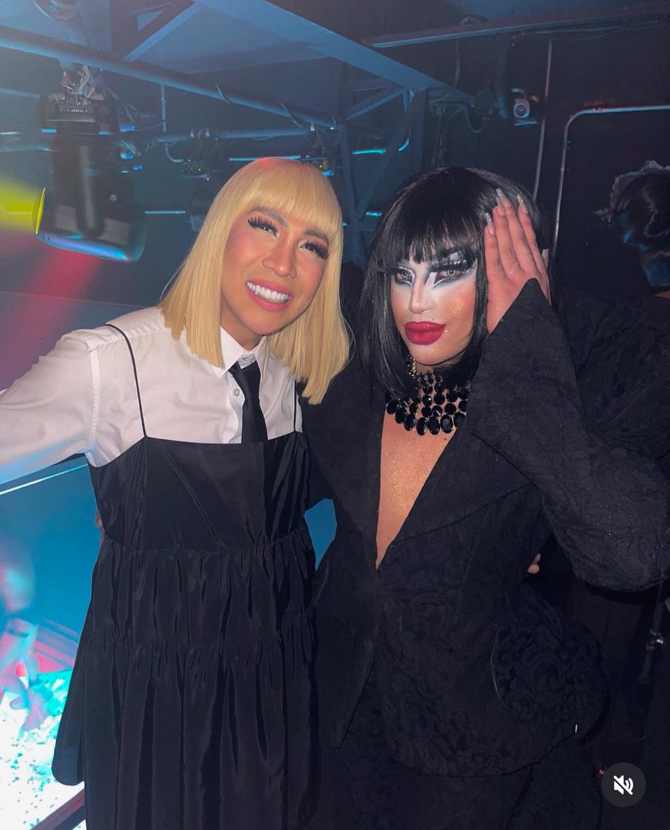 berriedaughgurl's tweet photo. me with mga mahal ko sa buhay.
@vicegandako x @shewarmarise
#ViceGanda #Shewarma https://t.co/130Fgwsvbl