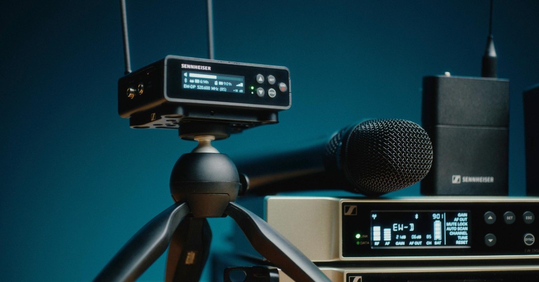 Sennheiser's tweet photo. #EWDP is the upgrade you've been seeking to capture professional quality #audio without the complexity.
💡 Smart Assist App control allows you to adjust your system at camera or from across the room – making it even easier to maximize time during your shoot. https://t.co/a5scChkLQe