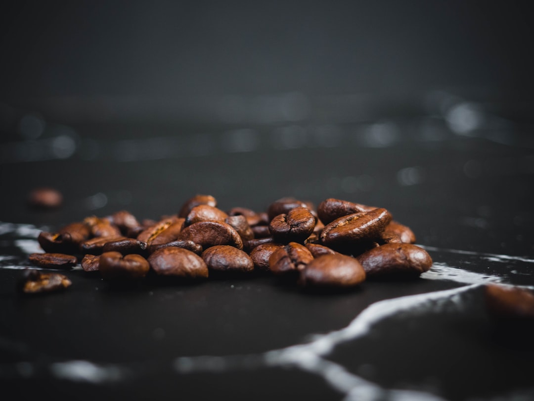 customroasts's tweet photo. Ever wondered what makes your coffee so unique? Explore the origins of Arabica, Robusta, and more. Dive into their distinct flavors and unlock the secret to your perfect blend. Your next cup is just a click away. Start your journey with us online! https://t.co/DNGKjNCupp