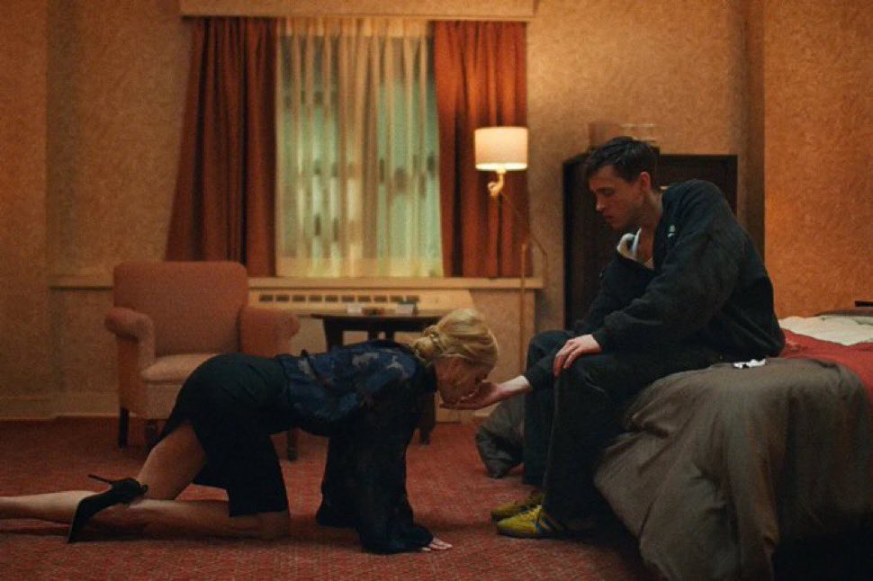 aoeide's tweet photo. bitch get up. ew . https://t.co/h46Q9YU4To