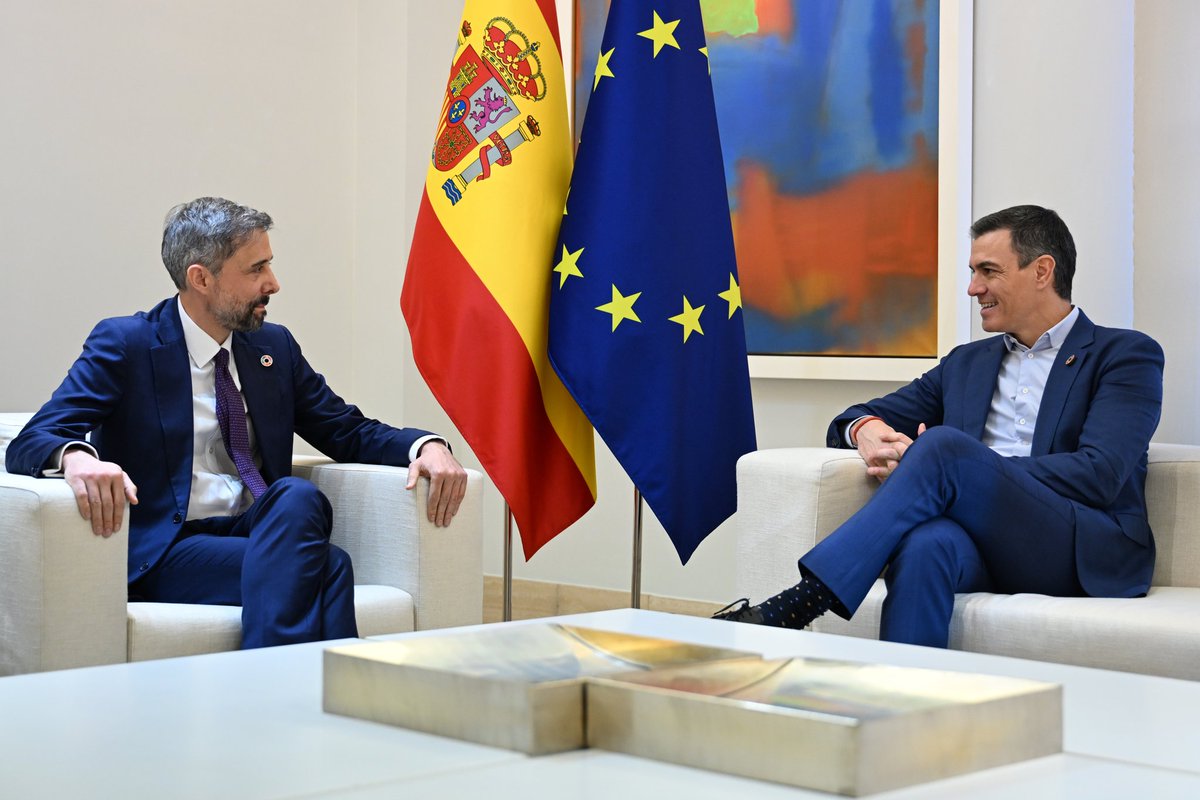 Pedro Sánchez (@sanchezcastejon) on Twitter photo Hoy me he reunido con Álvaro Lario, <a href="/IFADPresident/">Alvaro Lario</a>. Hemos hablado sobre los objetivos que compartimos para la Cuarta Conferencia Internacional sobre Financiación para el Desarrollo, en Sevilla, el mes de junio.
Trabajamos para que esta Conferencia sea un éxito y avancemos en Hoy me he reunido con Álvaro Lario, <a href="/IFADPresident/">Alvaro Lario</a>. Hemos hablado sobre los objetivos que compartimos para la Cuarta Conferencia Internacional sobre Financiación para el Desarrollo, en Sevilla, el mes de junio.
Trabajamos para que esta Conferencia sea un éxito y avancemos en