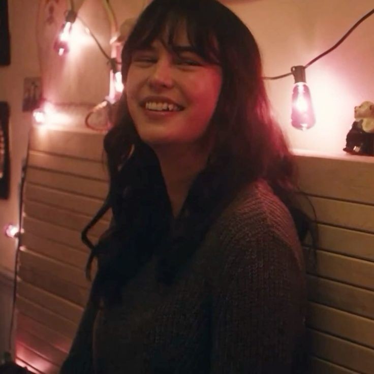 cnballottie's tweet photo. the 1975 - lottienat au

onde Natalie lança "about you" como um single junto da sua banda. ou onde Lottie poderia reconhecer o que aquela música significa em qualquer lugar https://t.co/bz54clIjtj