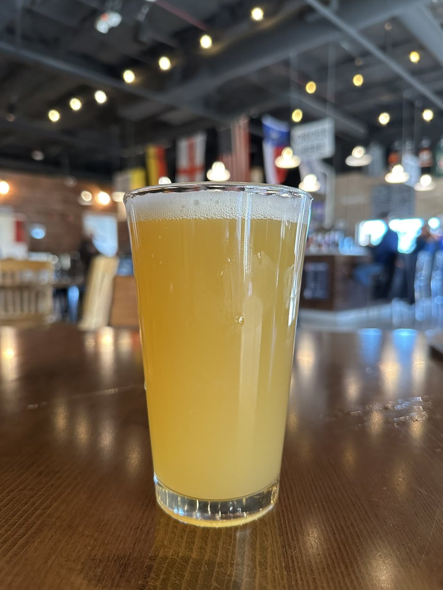 StrikeoutBeer's tweet photo. Rolled up to @3nationsbrewinganna yesterday for a couple beers and food. Such a cool spot in Anna. Also had Chubbies food truck out back. We had a burger and chicken sandwich, both were 🔥. Cheers! #beer #craftbeer #localbrewery #localbrew #3nationsbrewing #strikeoutbeer https://t.co/uKk6FDwTXk