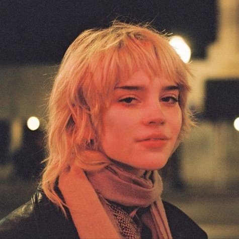 cnballottie's tweet photo. the 1975 - lottienat au

onde Natalie lança "about you" como um single junto da sua banda. ou onde Lottie poderia reconhecer o que aquela música significa em qualquer lugar https://t.co/bz54clIjtj