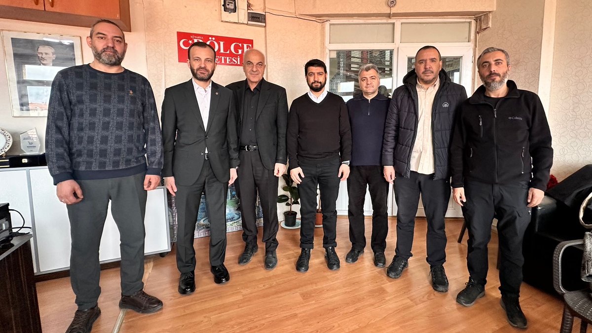 Ak Parti Kütahya Milletvekili İsmail Çağlar Bayırcı 10 Ocak Çalışan Gazeteciler Günü dolayısıyla Kütahya Gazeteciler Birliği’ni ziyaret etti. 

#10OcakÇalışanGazetecilerGünü
#GazetecilerGünü
#KütahyaGazetecilerBirliği
#Kütahya