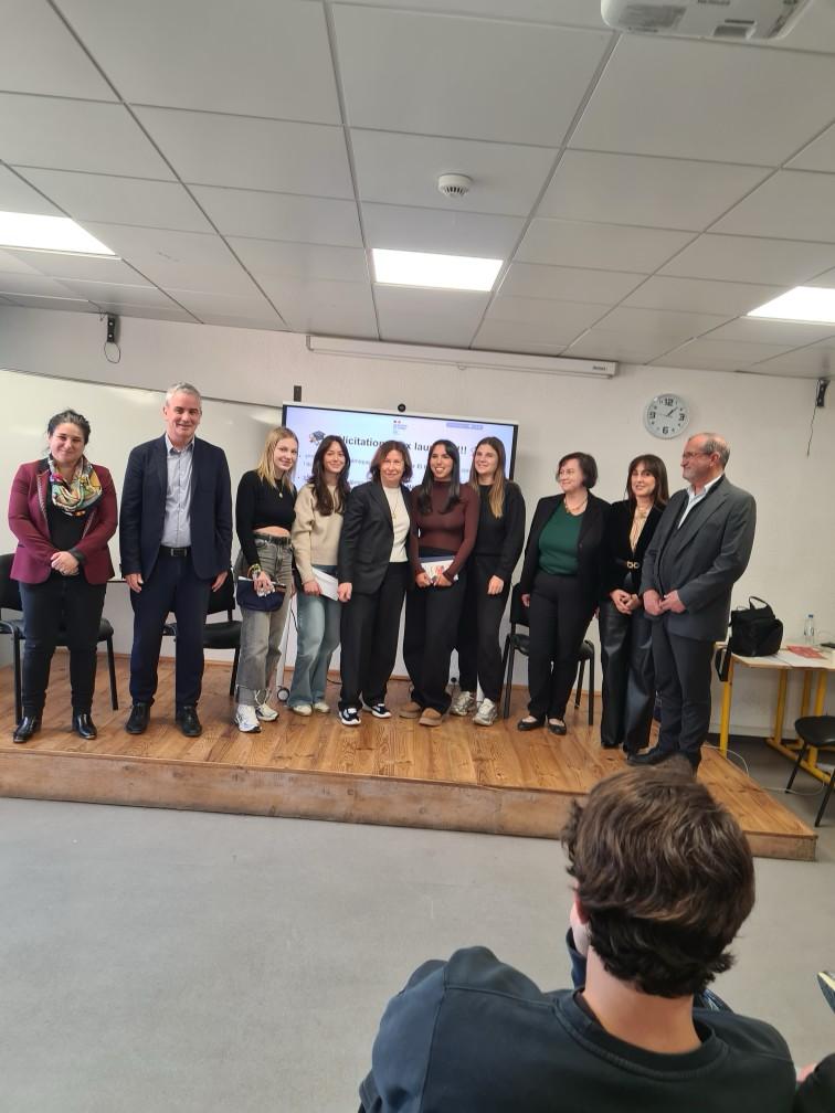 accorse's tweet photo. L’@accorse &amp; @banquedefrance ont remis le Prix de l’Excellence économique.Ce concours utilise les concepts économiques comme moteur de réflexion intellectuelle. 22 liceani di terminale #STMG anu cuncorsu in l'accademia. 3 laureate sò state premiate in u @LyceeBalagne stu venneri. https://t.co/dwQ0WPlgT3