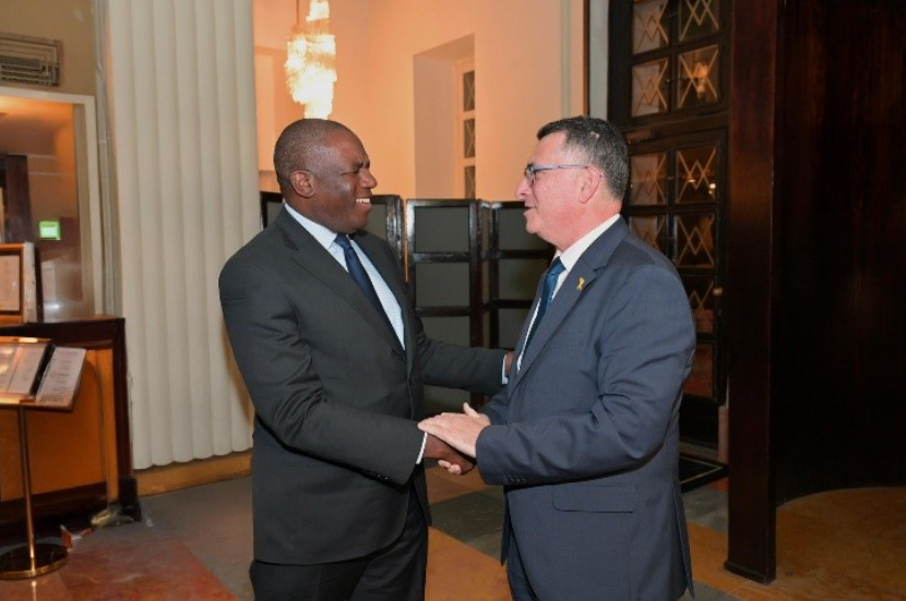 Yesterday, <a href="/DavidLammy/">David Lammy</a> travelled to Israel to meet with ministers of the government carrying out a genocide, led by a fugitive from the ICC. Here he is smiling with Israel’s foreign minister, Gideon Sa’ar.

The sickening complicity of the British government.